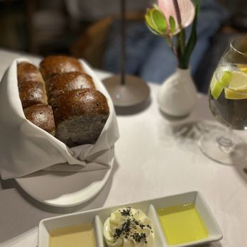 Cane & Canoe - Taro Rolls with honey, whipped butter and oil - Cocktail Bars Near Me - Lahaina, Hawaii