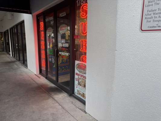 Juniors Pizza, Subs & Wings by null
