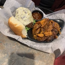 Chicken Sandwich with Candied Yams Chicken Sandwich with Candied Yams