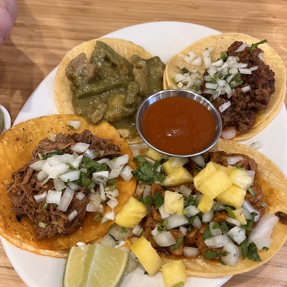 La Fiesta Latina - Lamb birria, pastor, chorizo, chiccaron en salsa verde - Mexican Near Me - Ottawa, Ontario La Fiesta Latina - Lamb birria, pastor, chorizo, chiccaron en salsa verde - Mexican Near Me - Ottawa, Ontario