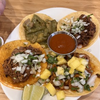 La Fiesta Latina - Lamb birria, pastor, chorizo, chiccaron en salsa verde - Mexican Near Me - Ottawa, Ontario La Fiesta Latina - Lamb birria, pastor, chorizo, chiccaron en salsa verde - Mexican Near Me - Ottawa, Ontario