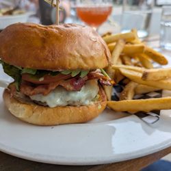 The Brown Hound Public House - House burger