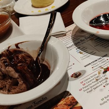 The Buffet - Ice cream with NOT the Strawberry Sauce.. had to order on the side - Buffets Near Me - Valley Center, California