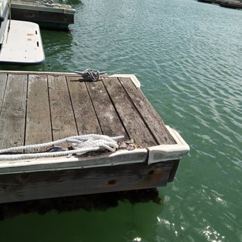 Emery Cove Marina - Marinas Near Me - Emeryville, California