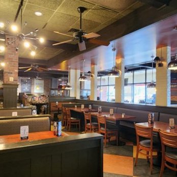 Uno Pizzeria & Grill - Pizza Near Me - Tabb, Virginia