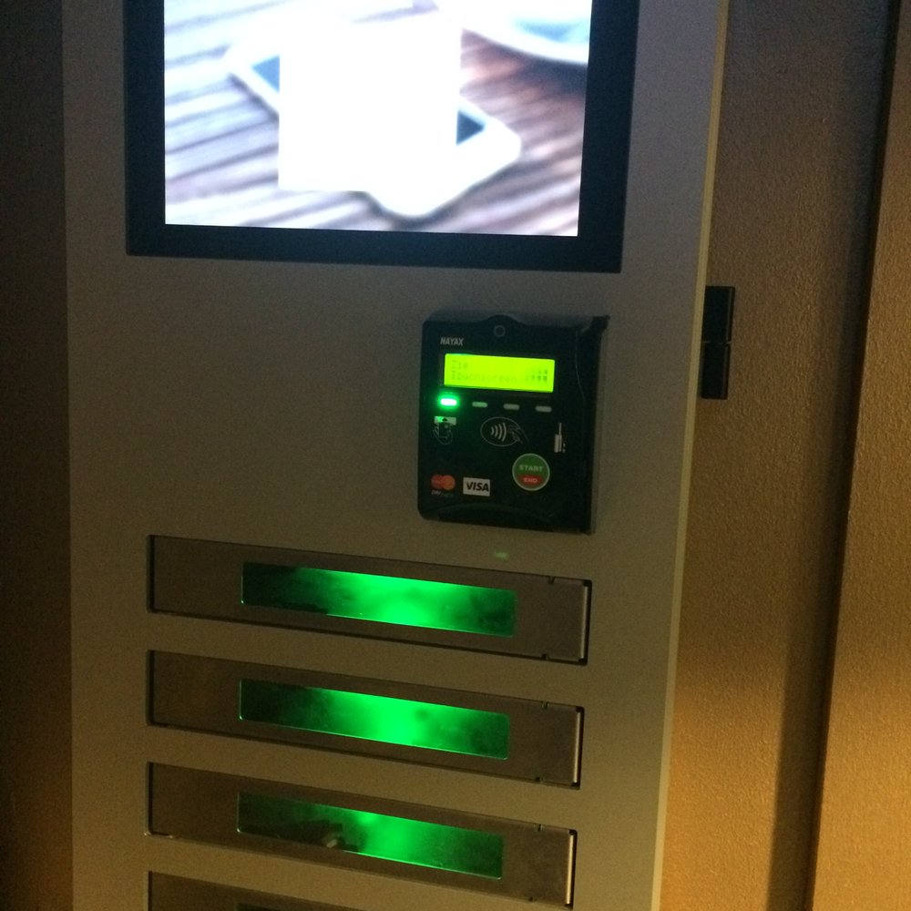 Bar Jackson Dubois - Phone charging station - Champagne Bars Near Me - Amsterdam, New Hampshire