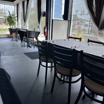 Big Thai Restaurant - Interior - Thai Near Me - Lake Jackson, Texas