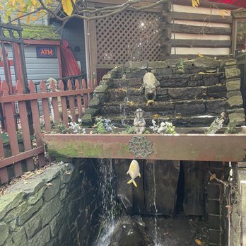 Sweney's Tavern - Water feature in the rear - American Near Me - Gettysburg, Pennsylvania