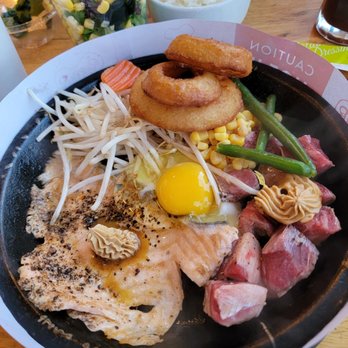 Pepper Lunch - Combo deluxe with salmon and angus-cut steak. - Teppanyaki Near Me - Irvine, California