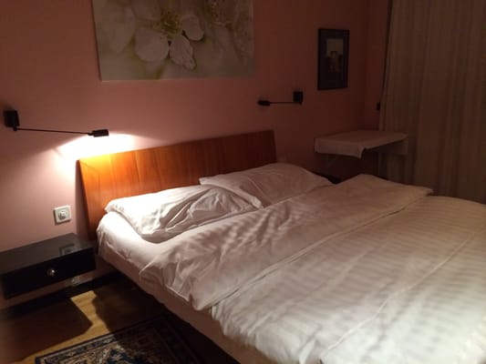 Hotel Kino Bar, Loge AG by null