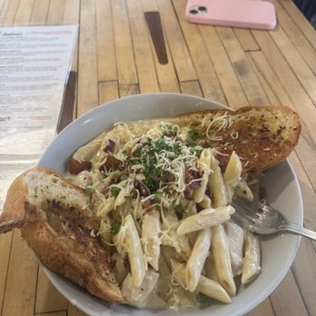 Meet & Eat - Chicken penne Alfredo - Breakfast & Brunch Near Me - Sacramento, California Meet & Eat - Chicken penne Alfredo - Breakfast & Brunch Near Me - Sacramento, California