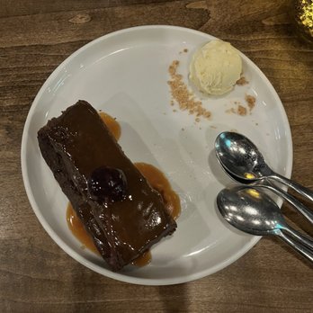 The Anvil Pub & Grill - Sticky toffee bread pudding - Gastropubs Near Me - Birmingham, Alabama The Anvil Pub & Grill - Sticky toffee bread pudding - Gastropubs Near Me - Birmingham, Alabama