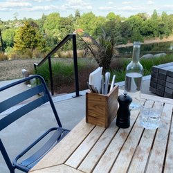 Mr. Pickes Bar And Eatery - Wonderful terrace open are facing the Waikato River and the new riverside park at Hamilton.
