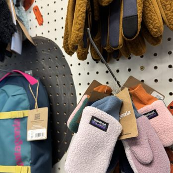 Hatcher Pass Thirft - Kid's mittens (and adults) - Thrift Stores Near Me - Palmer, Alaska