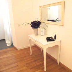 Skinlounge Potsdam - Noch mal kurz das Make-up überprüfen