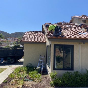 Santa Fe Roofing & Rain Gutters - Santa fe roofing crew hard at work - Roofing Near Me - Vista, California Santa Fe Roofing & Rain Gutters - Santa fe roofing crew hard at work - Roofing Near Me - Vista, California