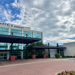 Exterior photo of Delta Hotels Milwaukee Northwest - Menomonee Falls, Wisconsin Exterior photo of Delta Hotels Milwaukee Northwest - Menomonee Falls, Wisconsin
