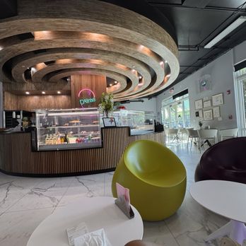 D'Liras - Bakeries Near Me - Wilton Manors, Florida