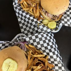 Burnt ends sandwich & pulled pork sandwich