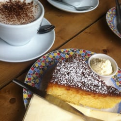 The Cosy Cottage Cafe & Hidden Garden - Lemon drizzle cake