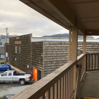 Ebb Tide Oceanfront Inn - Outdoor View towards Aquarium - Hotels Near Me - Seaside, Oregon Ebb Tide Oceanfront Inn - Outdoor View towards Aquarium - Hotels Near Me - Seaside, Oregon