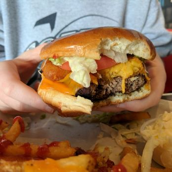 Zak's Diner - Mac and cheese wedges burger - Breakfast & Brunch Near Me - Kanata, Ontario