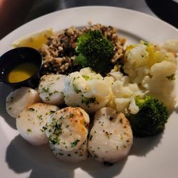 Scallops with veg and wild rice.
