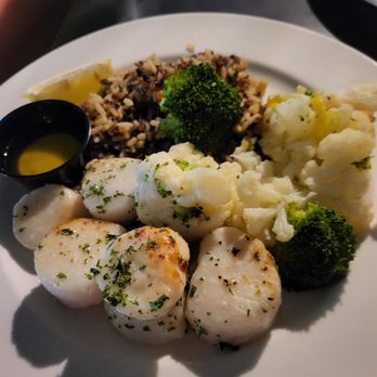 Deep Water Grille - Scallops with veg and wild rice. - Seafood Near Me - Ashland, Wisconsin
