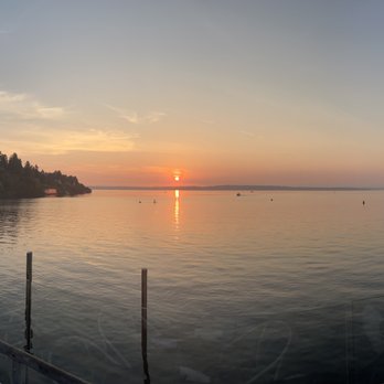 Ray's Café - Sunset from the dock at Ray's Cafe - Seafood Near Me - Seattle, Washington Ray's Café - Sunset from the dock at Ray's Cafe - Seafood Near Me - Seattle, Washington