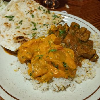 Little India - Pineapple chicken and lamb curry with garlic naan - Indian Near Me - American Fork, Utah Little India - Pineapple chicken and lamb curry with garlic naan - Indian Near Me - American Fork, Utah