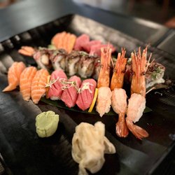 The Royal Hunt (has ebi, foxy roll, sashimi, sushi)
