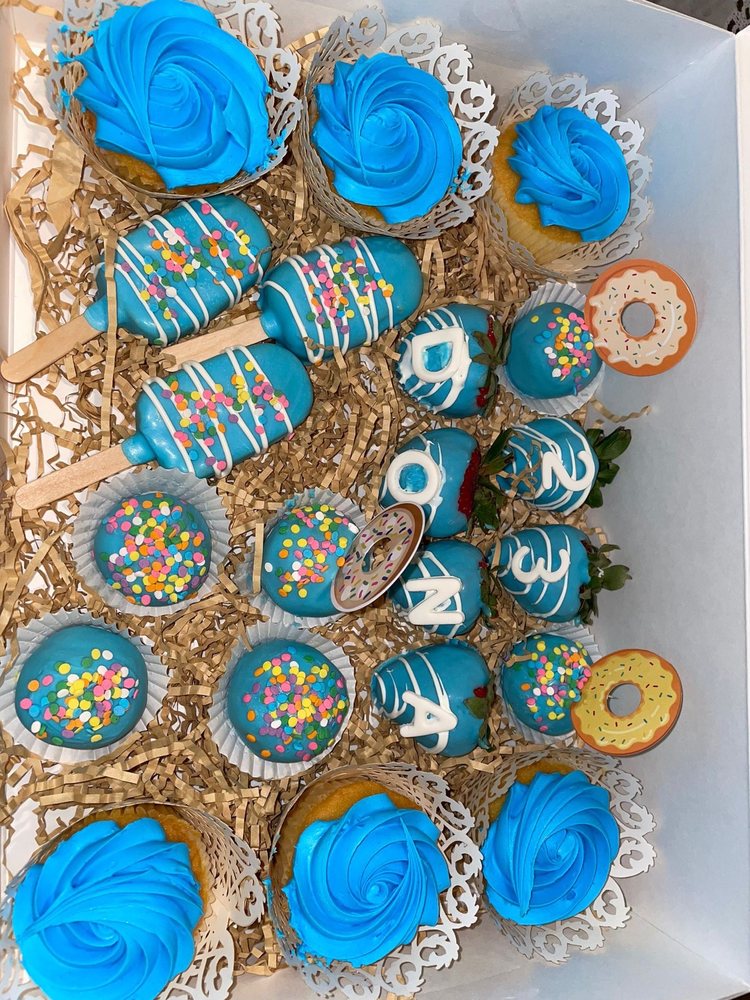 SPARKLING SWEETS 36 Photos & 11 Reviews Custom Cakes Glendale, CA Phone Number Yelp