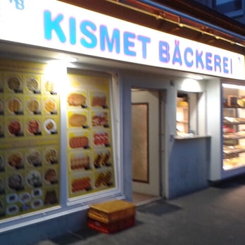 Kismet Bäckerei - Die Bedienung erfolgt durch das kleine Fenster (rechts). - Bakeries Near Me - Hamburg, HH Kismet Bäckerei - Die Bedienung erfolgt durch das kleine Fenster (rechts). - Bakeries Near Me - Hamburg, HH