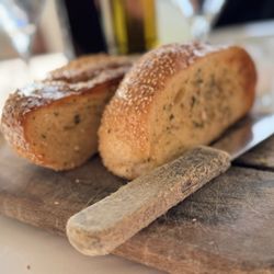 Alexanders on 30th - COMPLIMENTARY GARLIC BREAD