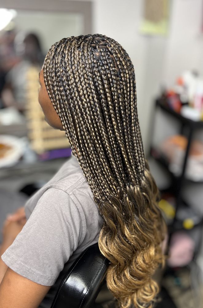 Gratia Hair World Logo