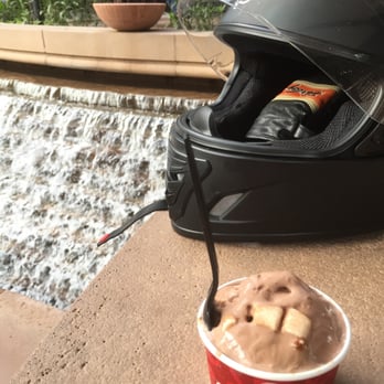 Cold Stone Creamery - Cold Stone snack in a setting! Nice little break on an afternoon ride - Ice Cream & Frozen Yogurt Near Me - Phoenix, Arizona
