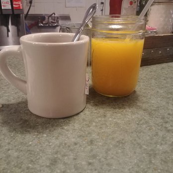 Willy's Kitchen - Tea and orange juice while waiting for our meals. - American Near Me - Glen Burnie, Maryland