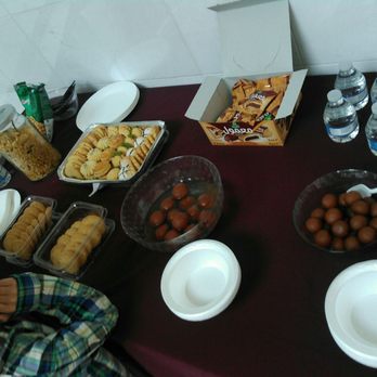 King Fahad Mosque - Sweets presented at end of the tour by gracious tour guide. - Mosques Near Me - Culver City, California King Fahad Mosque - Sweets presented at end of the tour by gracious tour guide. - Mosques Near Me - Culver City, California