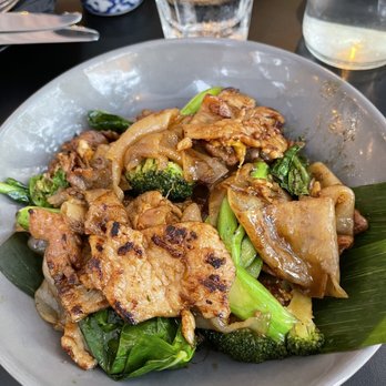 Valla Table - Drunken noodles - Thai Near Me - New York, New York Valla Table - Drunken noodles - Thai Near Me - New York, New York