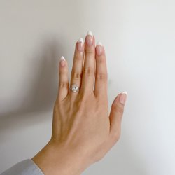 Meet U Nail Spa - Gel French manicure