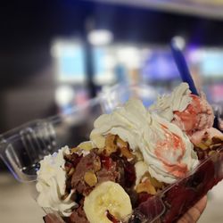 Handel's Ice Cream - Classic banana split