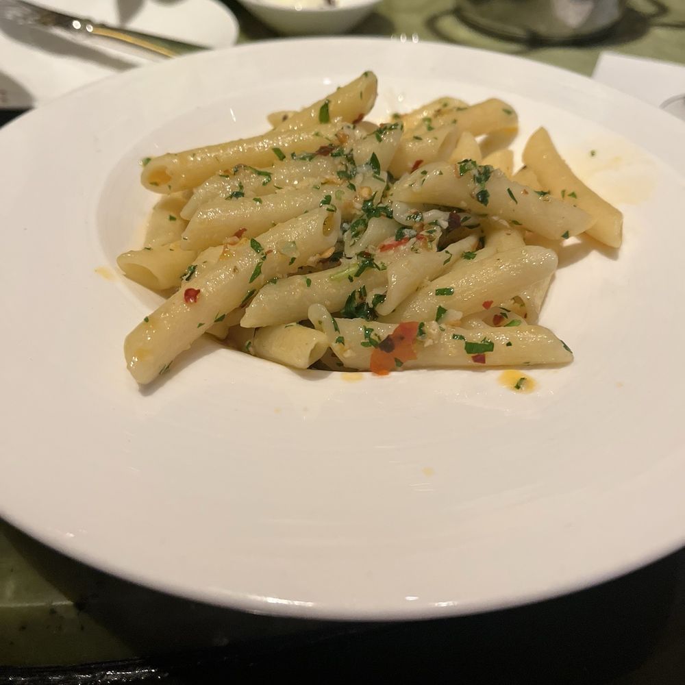 Sinatra - Amazing size olive oil, garlic, Calabrian chilli veggie side pasta - Italian Near Me - Las Vegas, Nevada Sinatra - Amazing size olive oil, garlic, Calabrian chilli veggie side pasta - Italian Near Me - Las Vegas, Nevada