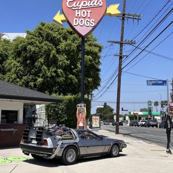 Cupid's Hot Dogs - Cars - Hot Dogs Near Me - Winnetka, California