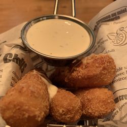 La Chienne à Jacques - Mozzarella sticks with Ranch sauce