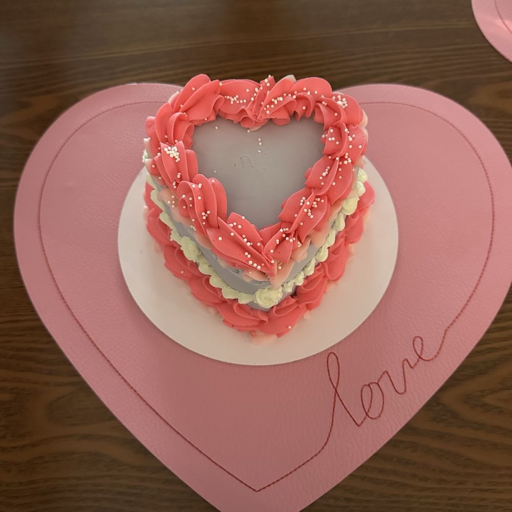 Mini heart cakes $35 Mini heart cakes $35