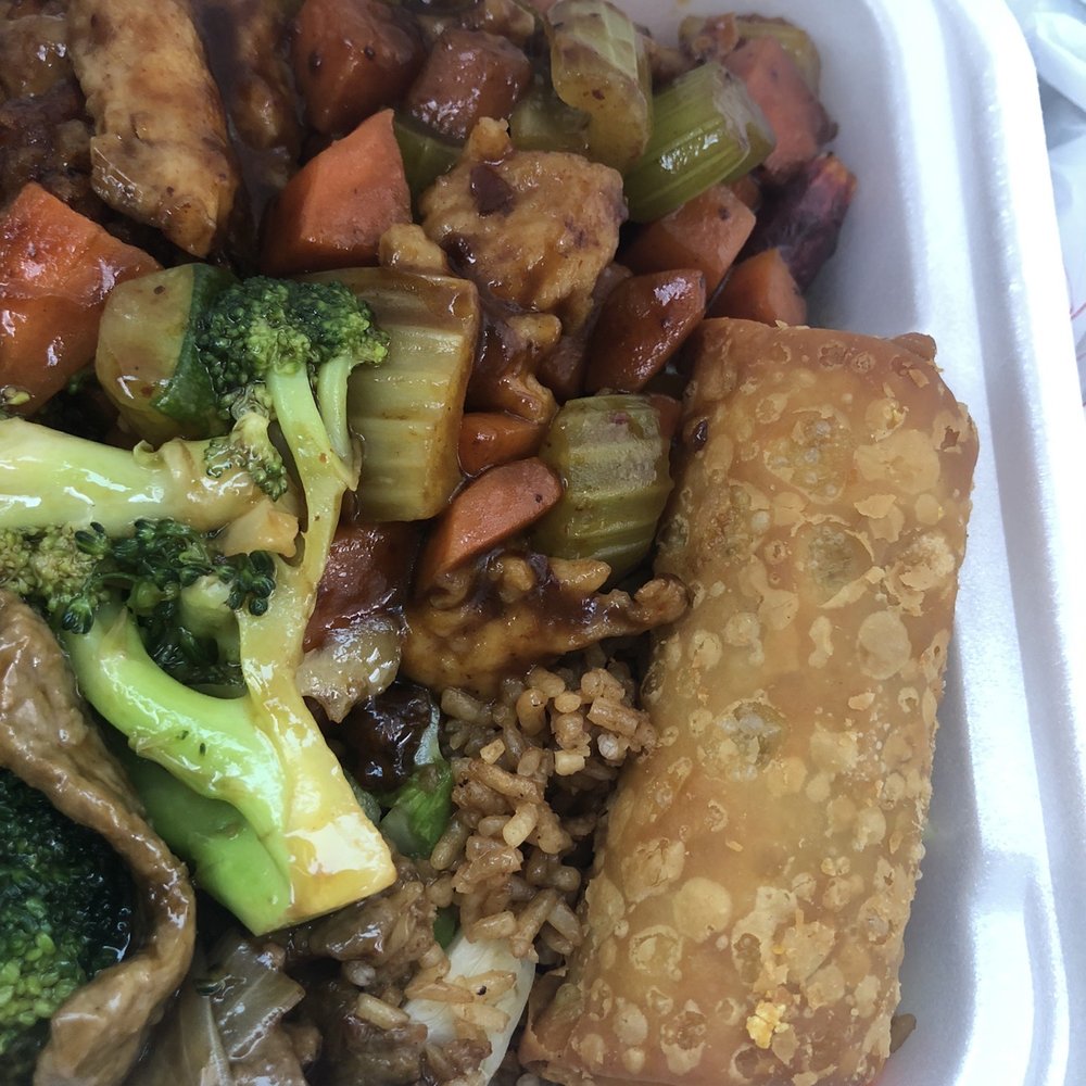 Great Wall Express - Kung Pao, egg roll, chewy beef and broccoli - Chinese Near Me - Euless, Texas