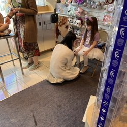 Claire's - Staff painting fingernails