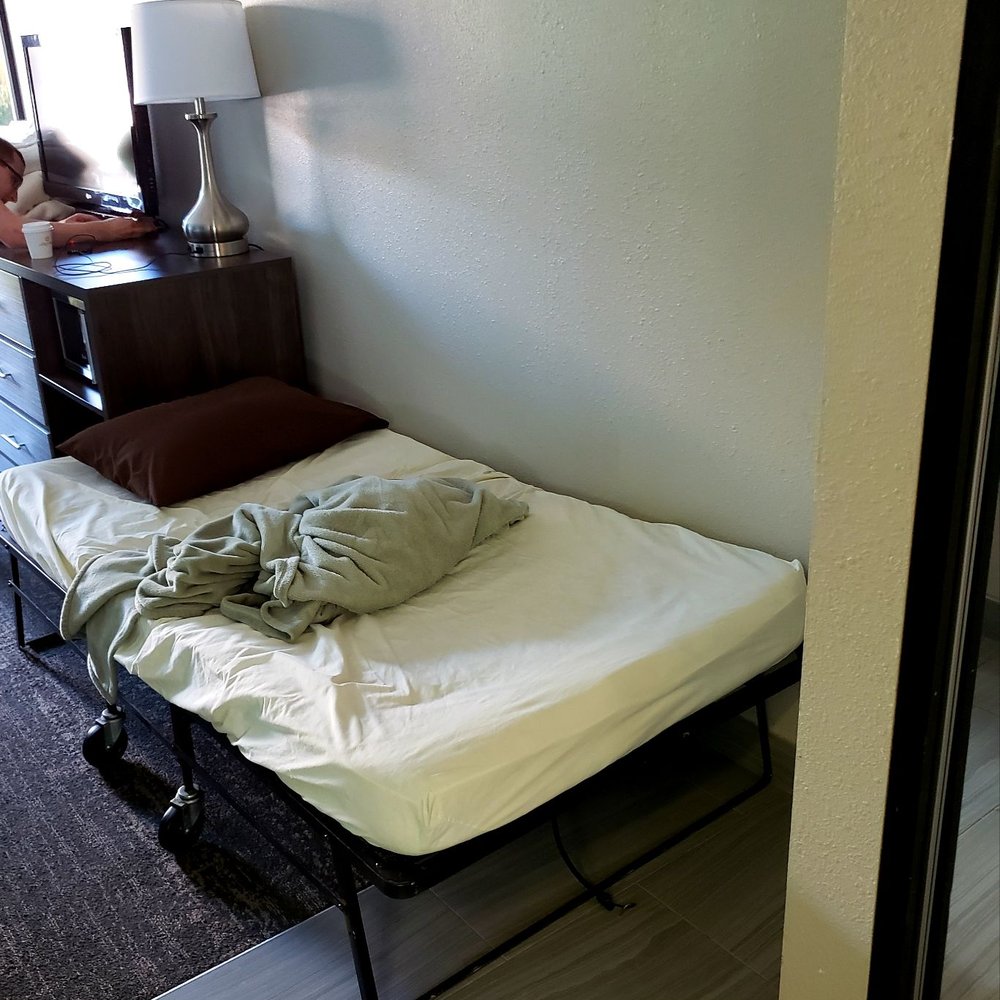 La Quinta - Extra cot - we had 4 people (2 queen beds) - Hotels Near Me - Jamestown, New York La Quinta - Extra cot - we had 4 people (2 queen beds) - Hotels Near Me - Jamestown, New York