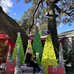 Seaside Sisters - Cute photo ops outside