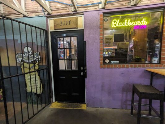 Blackbeard's On the Beach by null